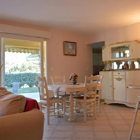Holiday home Maison Avec Piscine Couverte Et Terrasse Barbecue - 6 Couchages - Maxime - Fr-1-226-311 *