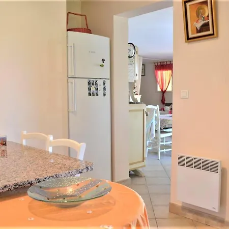 Maison Avec Piscine Couverte Et Terrasse Barbecue - 6 Couchages - Maxime - Fr-1-226-311 Holiday home Sainte-Maxime