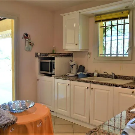 Holiday home Maison Avec Piscine Couverte Et Terrasse Barbecue - 6 Couchages - Maxime - Fr-1-226-311 Sainte-Maxime