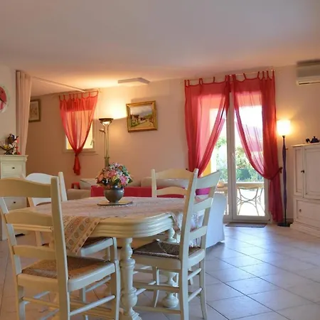 Maison Sainte-maxime, 4 Pièces, 6 Personnes - Fr-1-226-311 Hébergement de vacances