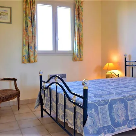 Holiday home Maison Avec Piscine Couverte Et Terrasse Barbecue - 6 Couchages - Maxime - Fr-1-226-311 *