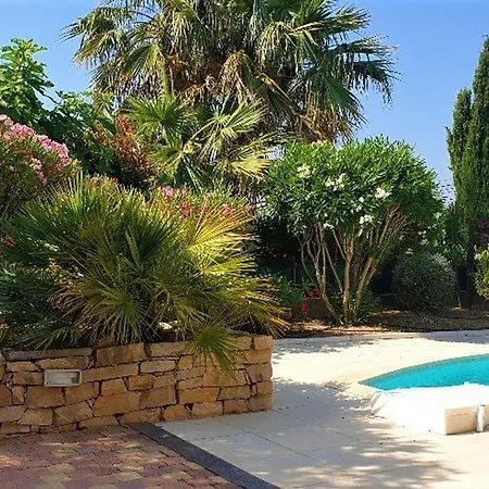 Maison Avec Piscine Couverte Et Terrasse Barbecue - 6 Couchages - Maxime - Fr-1-226-311 Holiday home